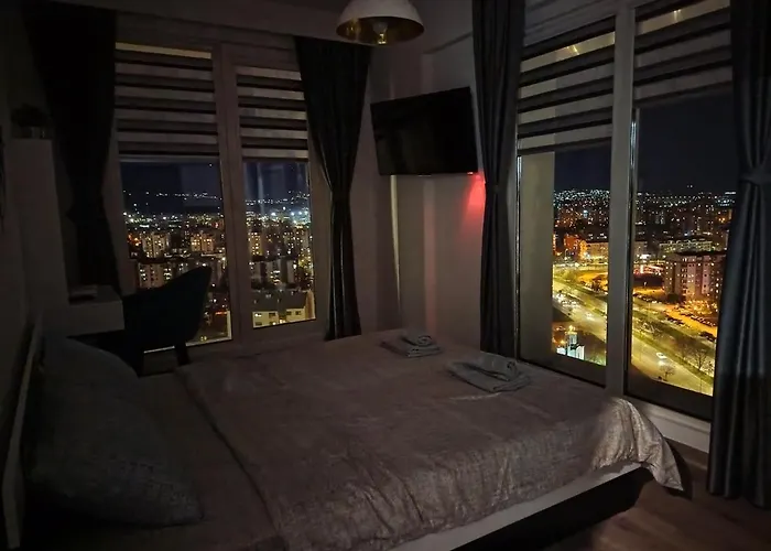 18Th & 16H Floor Secure Luxury Condos With Pool & Fitness Included In Price