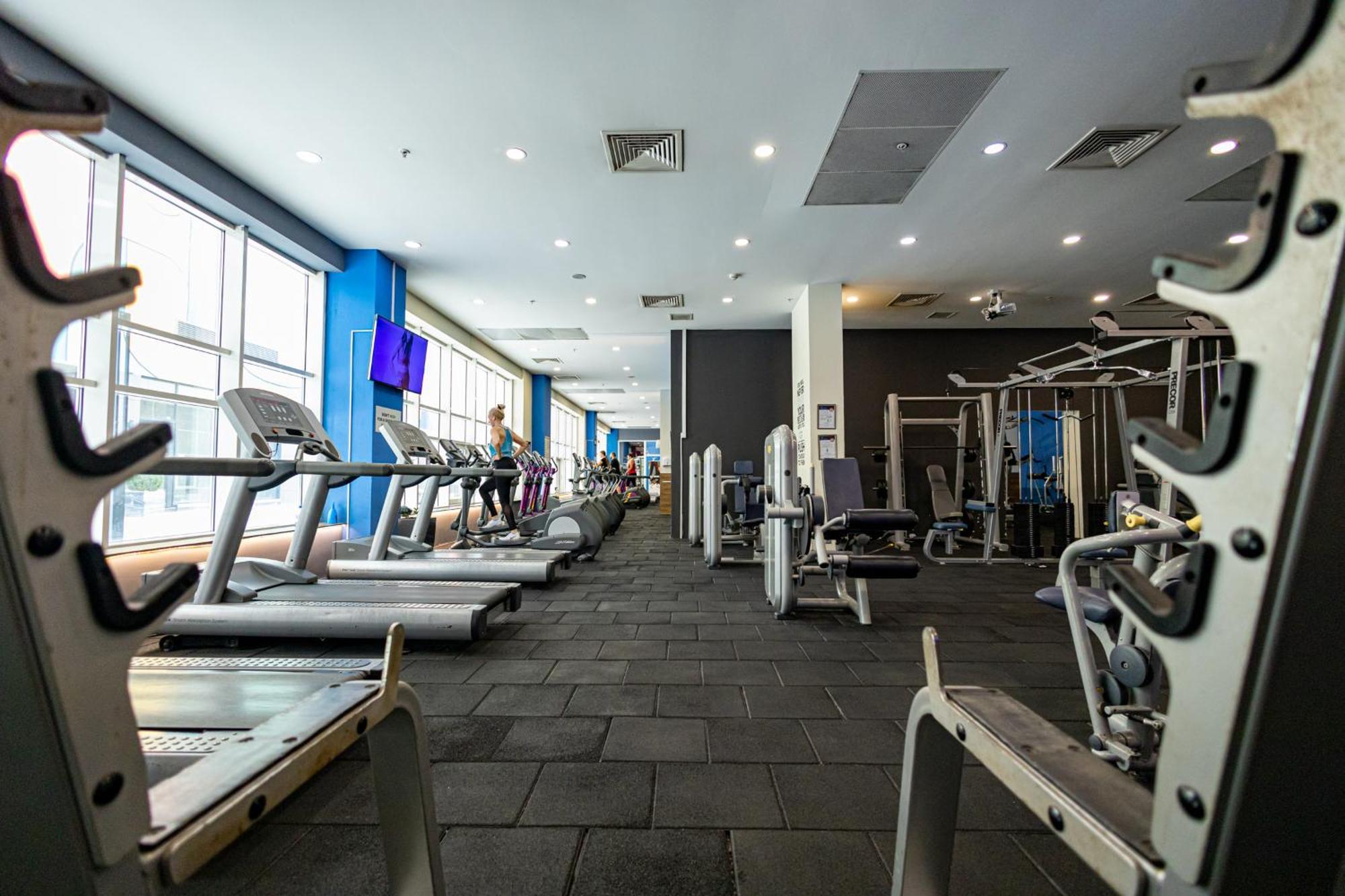 18th & 16h Floor Secure Luxury With Pool & Fitness Included In Price